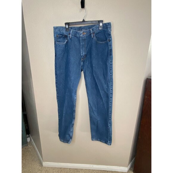 Wrangler Mens Classic Regular Fit Jeans Size 38x30 in Blue Denim Straight Leg - Picture 1 of 7